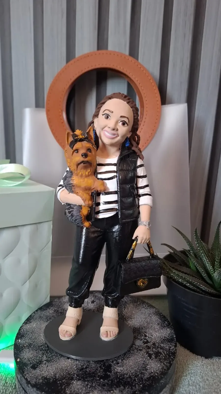Boneca 3D personalizada de tutora com pet