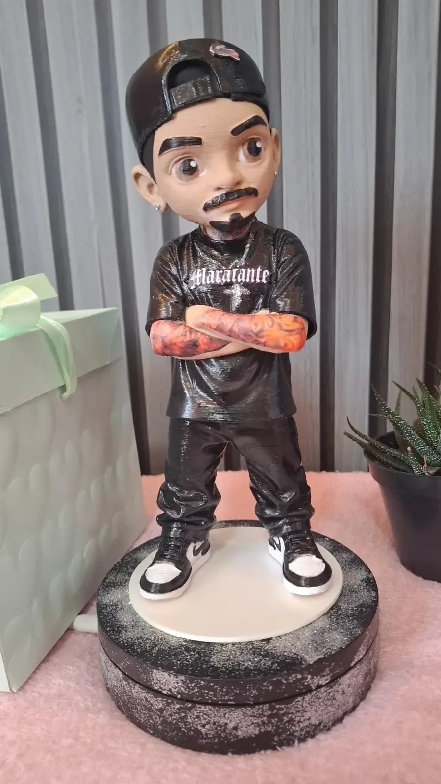 Boneco 3D com roupa, acessórios e detalhes personalizados