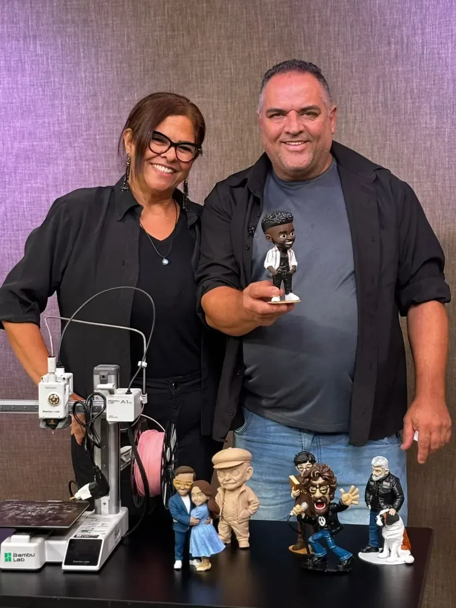 Elton e Sandra, responsáveis pela criação e acabamento da 3D Art Osasco